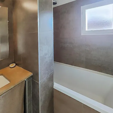 2 Bedroom In Saint-laurent-de-la-ca *