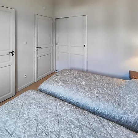 2 Bedroom In Saint-laurent-de-la-ca