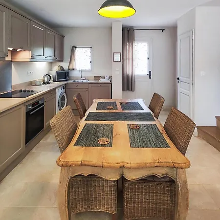 2 Bedroom In Saint-laurent-de-la-ca *